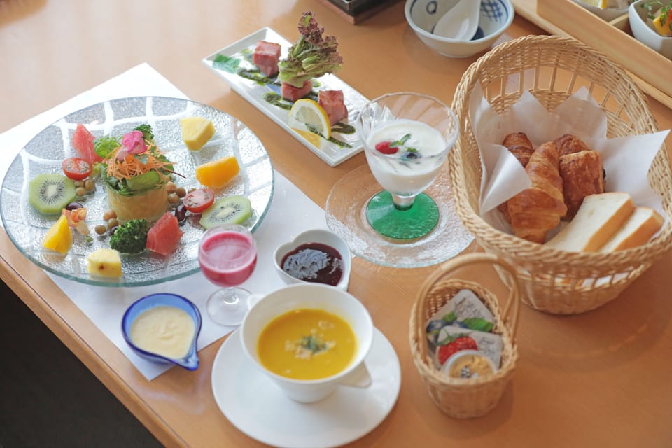 Daily buffet breakfast for a fee