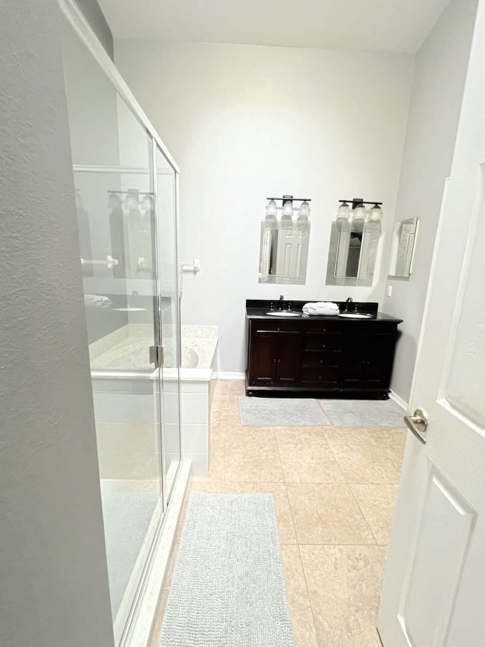 MASTER BATHROOM (1)