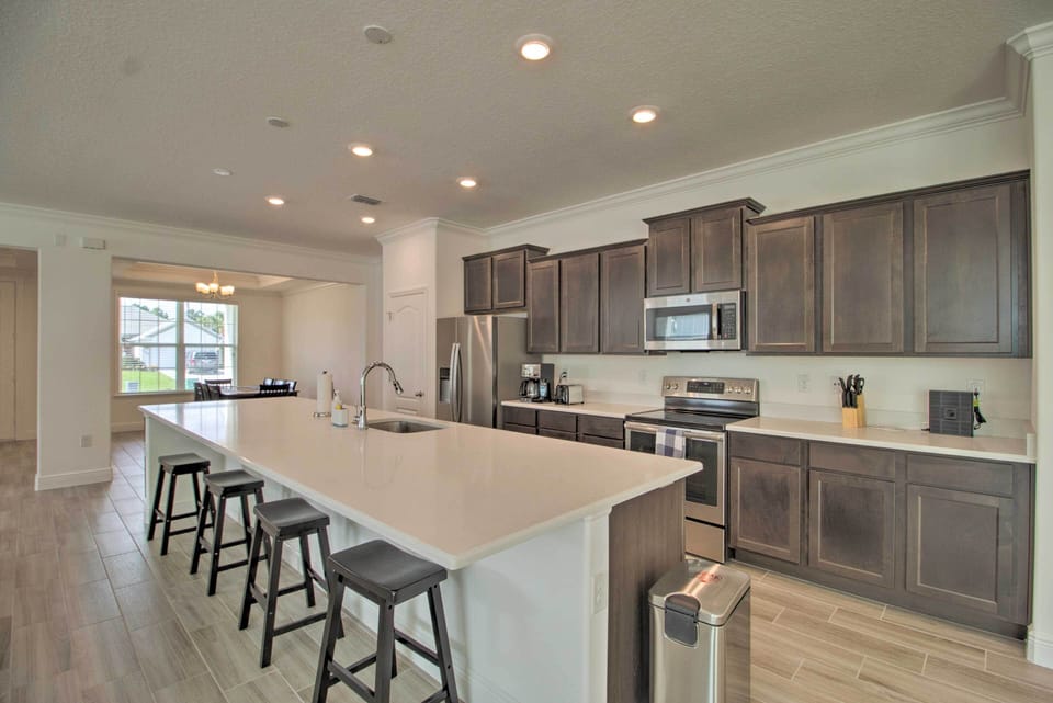 Fully Equipped Kitchen | Cooking Essentials | Coffee Maker | Dishware/Flatware