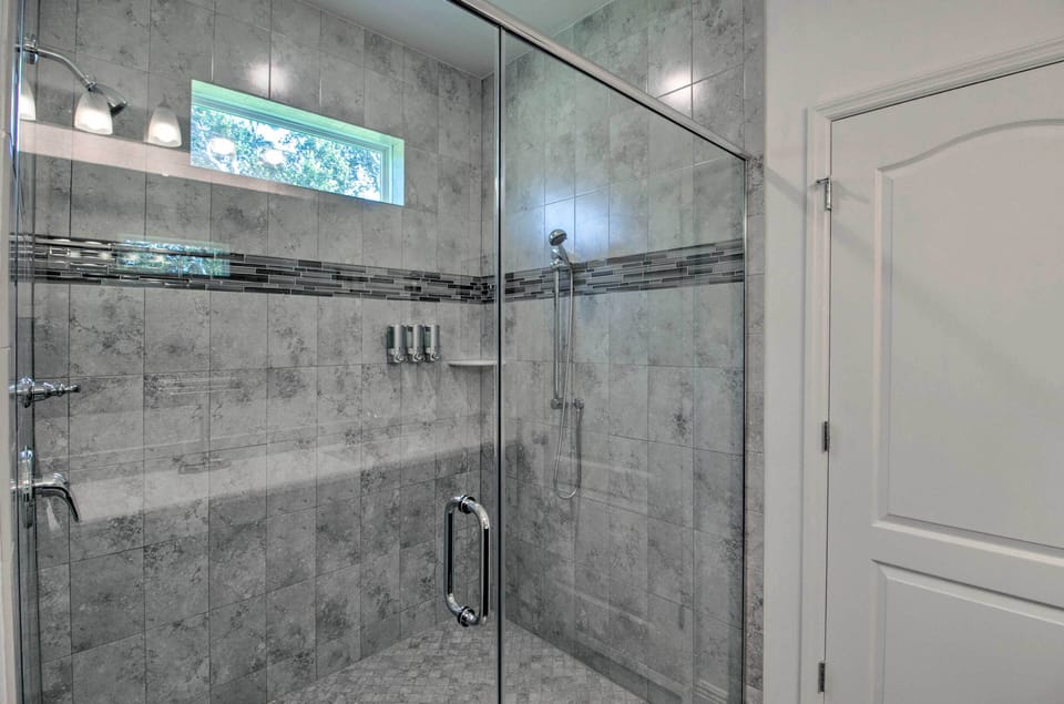 En-Suite Bathroom | Complimentary Toiletries | Towels Provided | Walk-In Shower