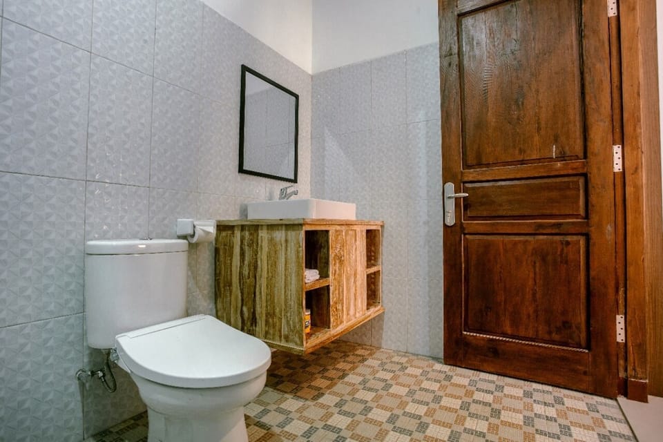 Shower, free toiletries, hair dryer, bathrobes