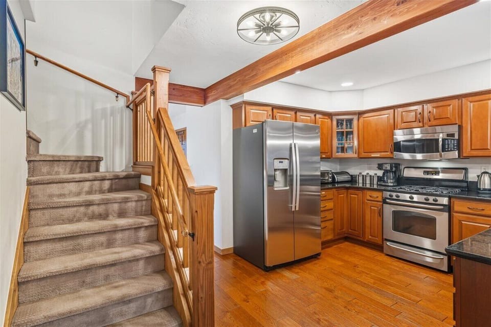 Kitchen with everything you need, lots of baking pans, pots, pans and more. 