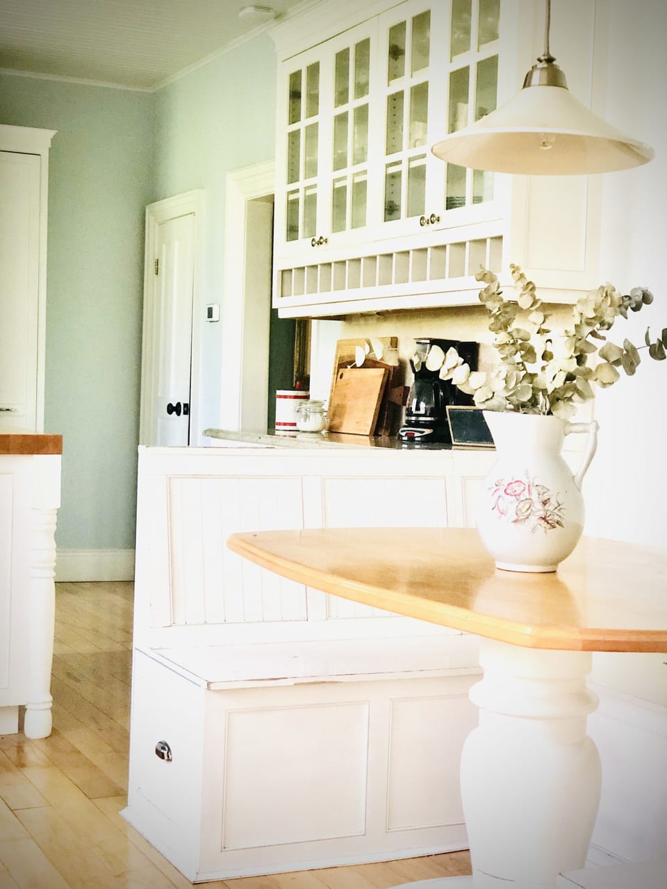 A chef’s kitchen with enough space for as many sous chef’s as you need!