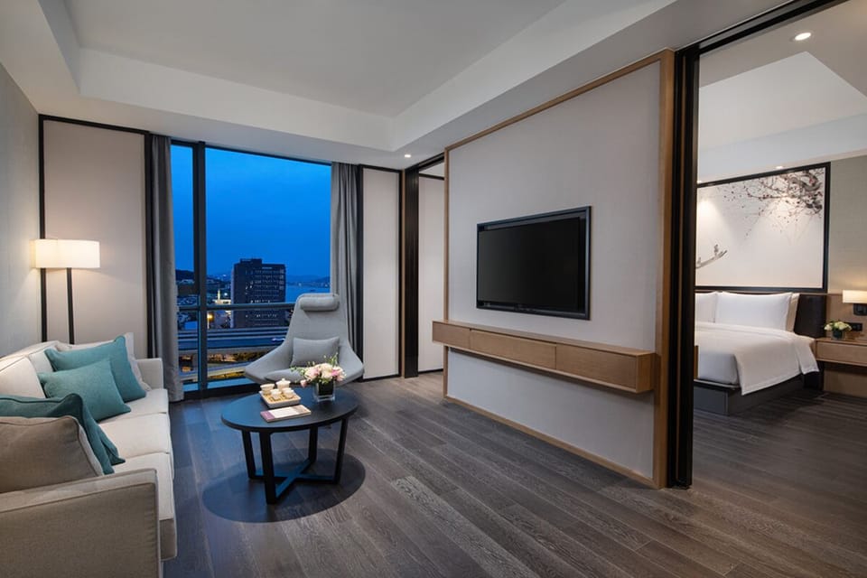 Deluxe Studio Suite, River View | Living area | Flat-screen TV