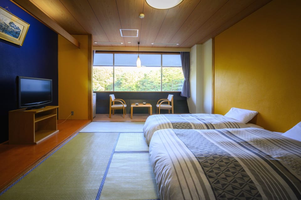 Standard Twin Room, Mountain View, Non Smoking | In-room safe, WiFi (free), bed sheets