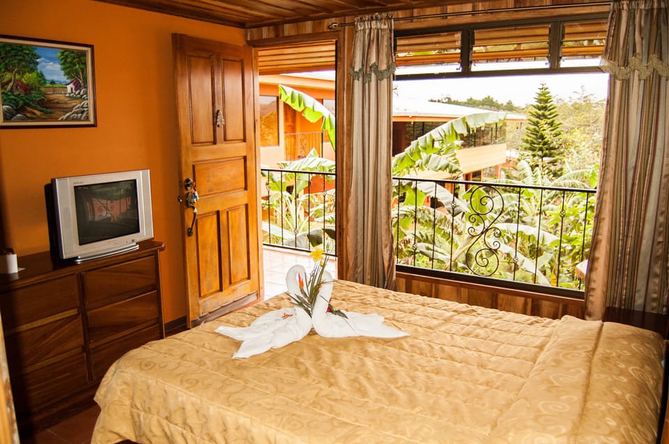 Standard Deluxe, 1 cama matrimonio | Down comforters, in-room safe, blackout drapes, free WiFi
