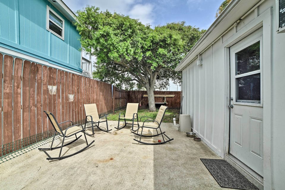 Backyard | Patio Furniture | Fenced Space