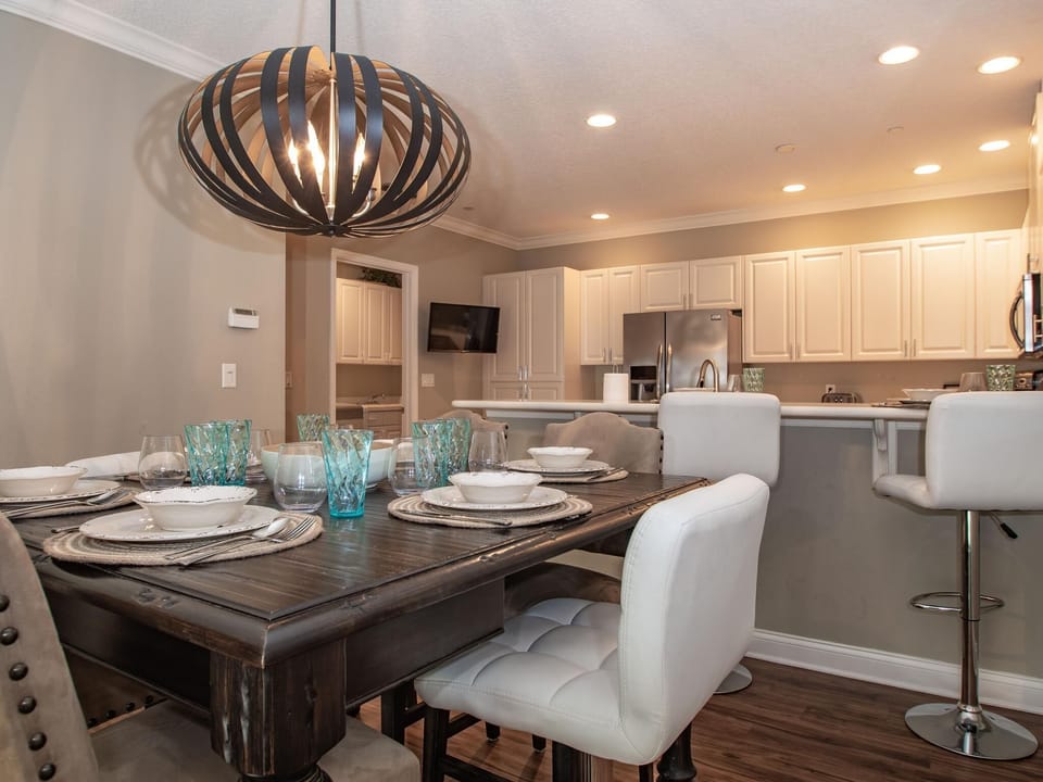 Dining Room with Breakfast Bar