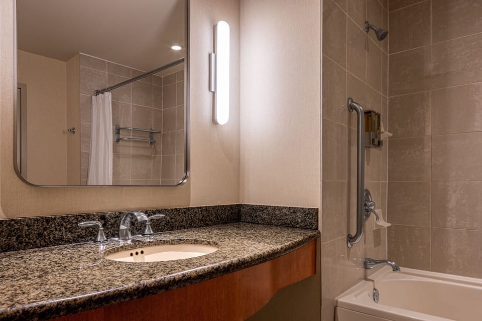 Combined shower/tub, designer toiletries, hair dryer, towels
