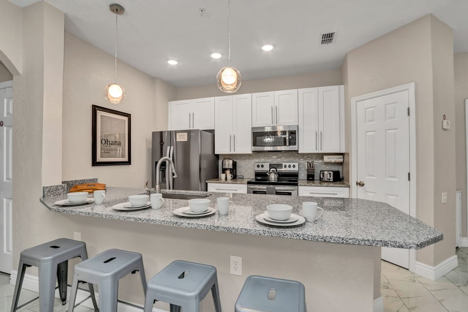 Be at ease in the countertop table and have some coffee or tea together