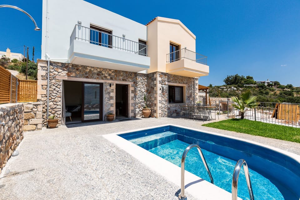The beautiful exterior of Villa Istros II!