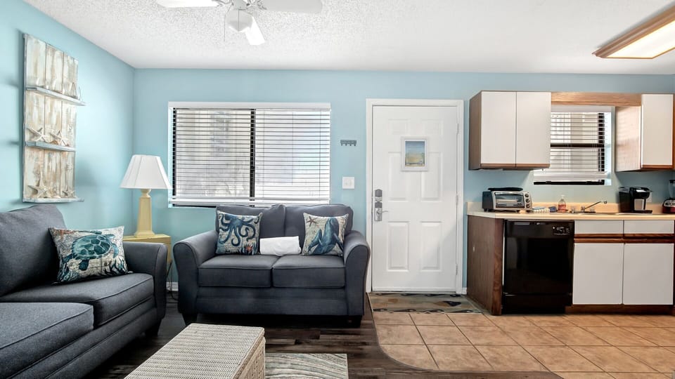Everything you need in this cozy condo by the water!