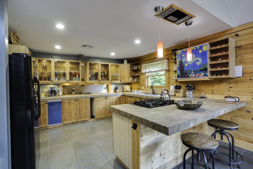 Spacious and well-equipped kitchen