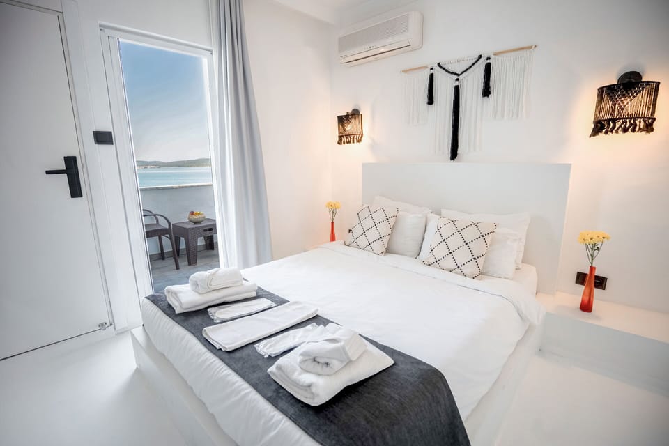 Superior Room | Minibar, laptop workspace, free WiFi, bed sheets