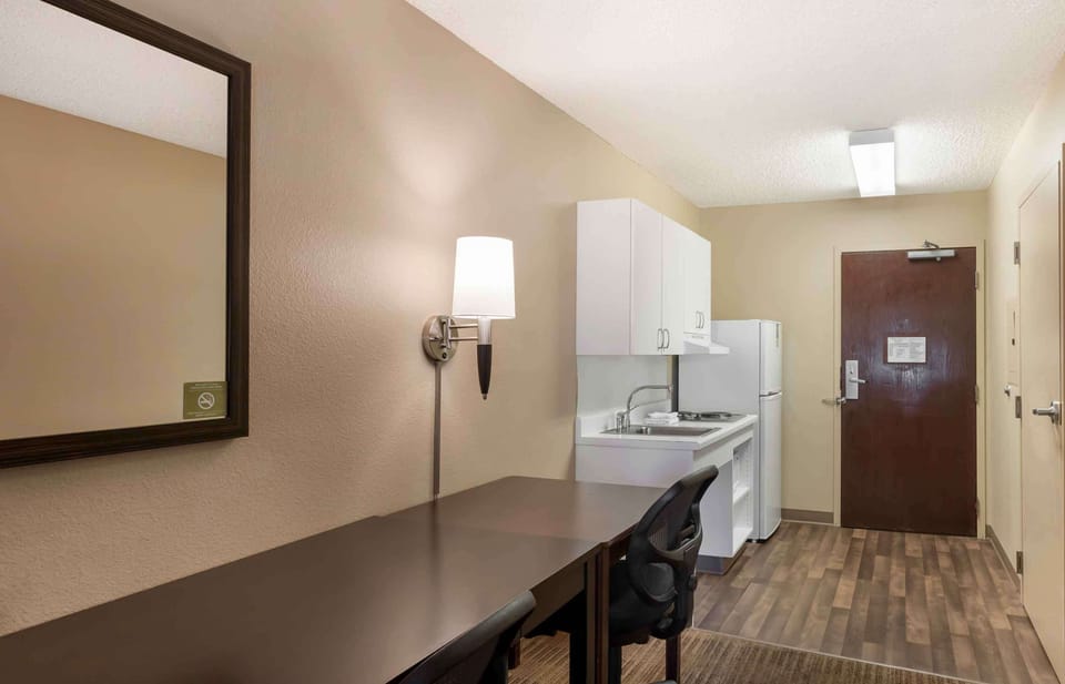 Studio, 1 Queen Bed, Accessible, Non Smoking | Desk, iron/ironing board, free WiFi, bed sheets