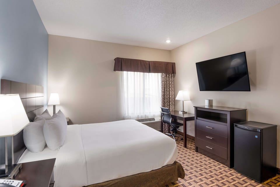 Pillowtop beds, individually furnished, desk, laptop workspace