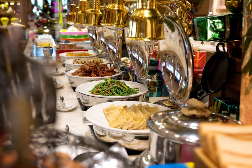 Daily buffet breakfast for a fee
