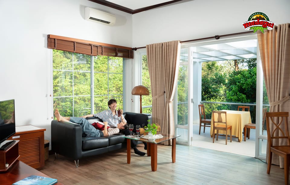 Basic Room, Private Pool, Garden View (Suite) | Living area