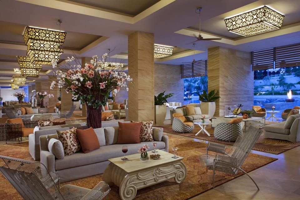 3 bars/lounges, poolside bar
