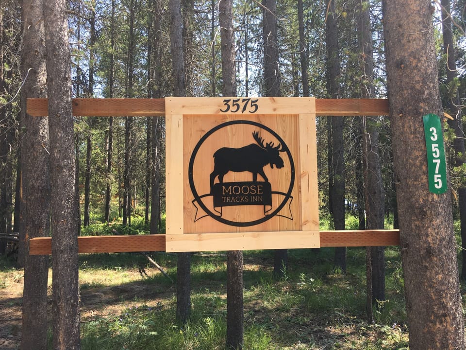 Moose Tracks Inn sign.