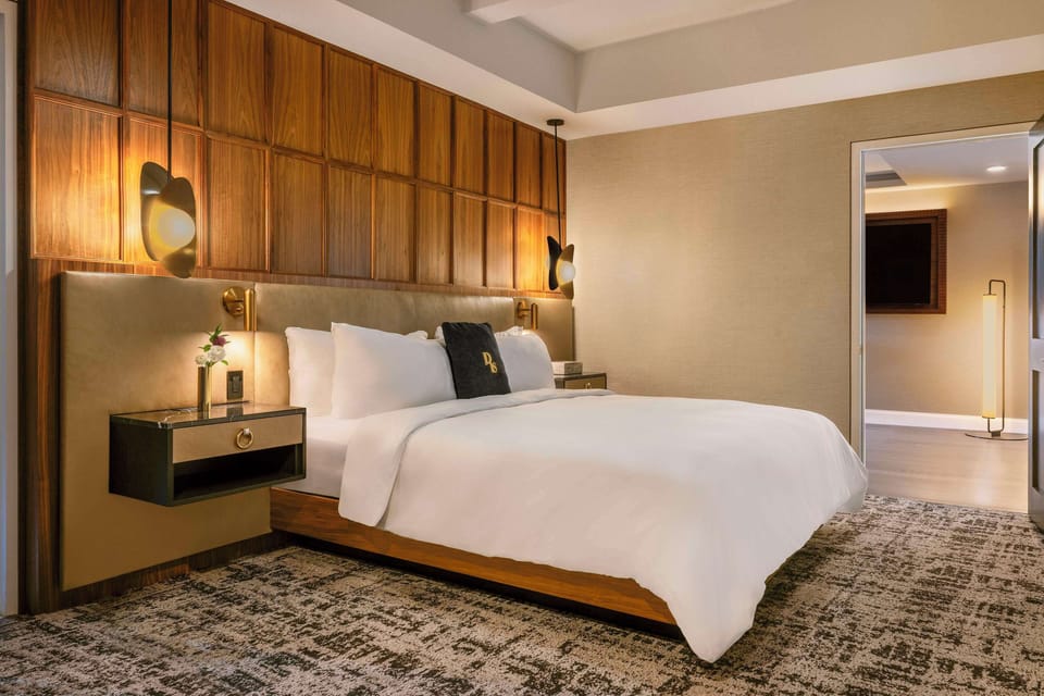 Egyptian cotton sheets, premium bedding, in-room safe, desk
