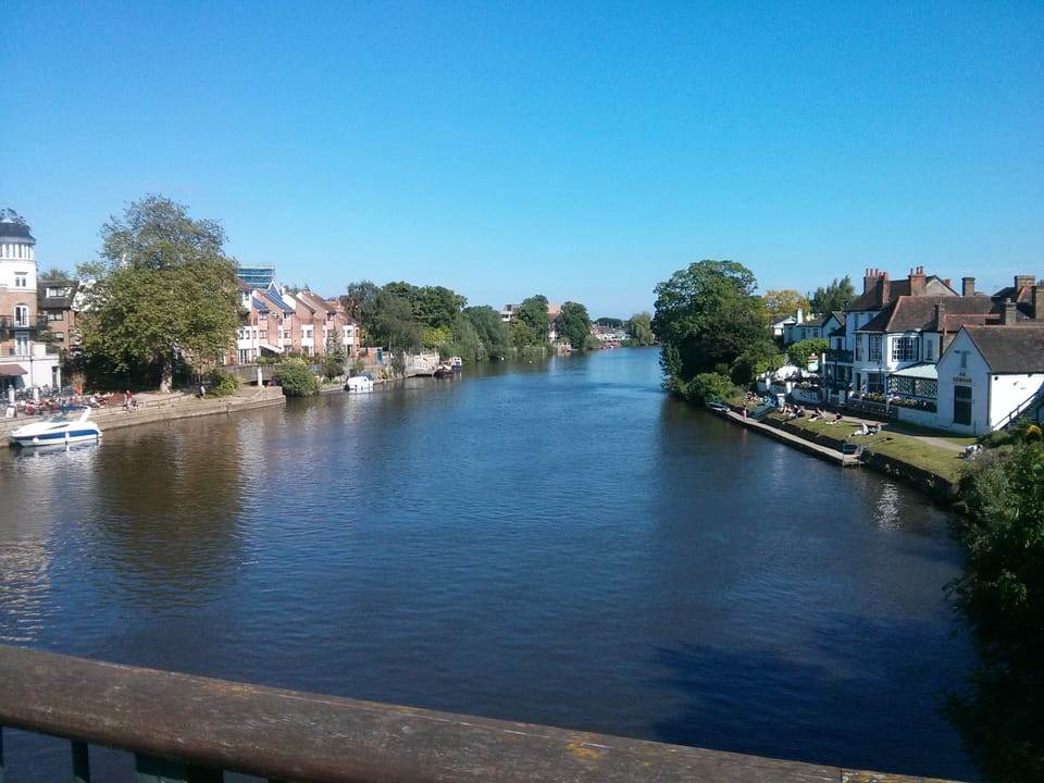 20 minutes walk to river Thames, Egham and Staines-upon-Thames town centres
