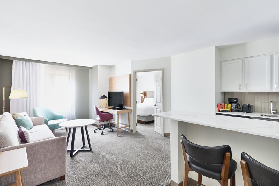 Premium bedding, in-room safe, desk, iron/ironing board