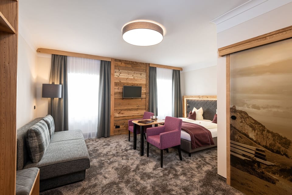 Classic Quadruple Room | In-room safe, free WiFi, bed sheets