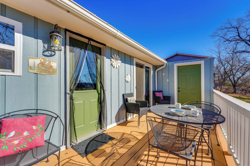 Omaha Vacation Rental | 2BR | 1BA | 600 Sq Ft | Step-Free Access