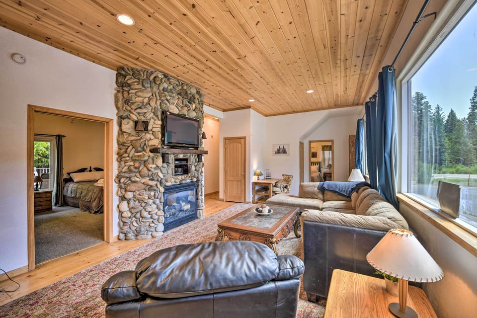 Living Room | Futon | Fireplace | Flat Screen TV