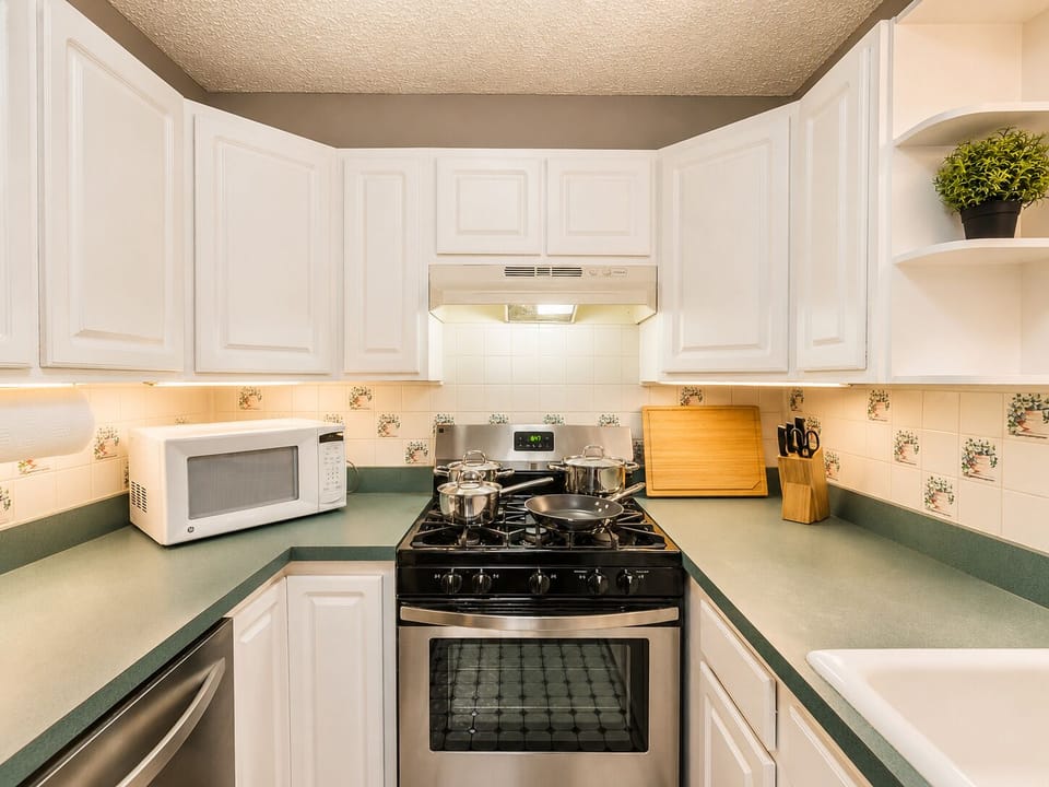 House (3 Bedrooms) | Private kitchen | Coffee/tea maker, fridge, microwave, oven