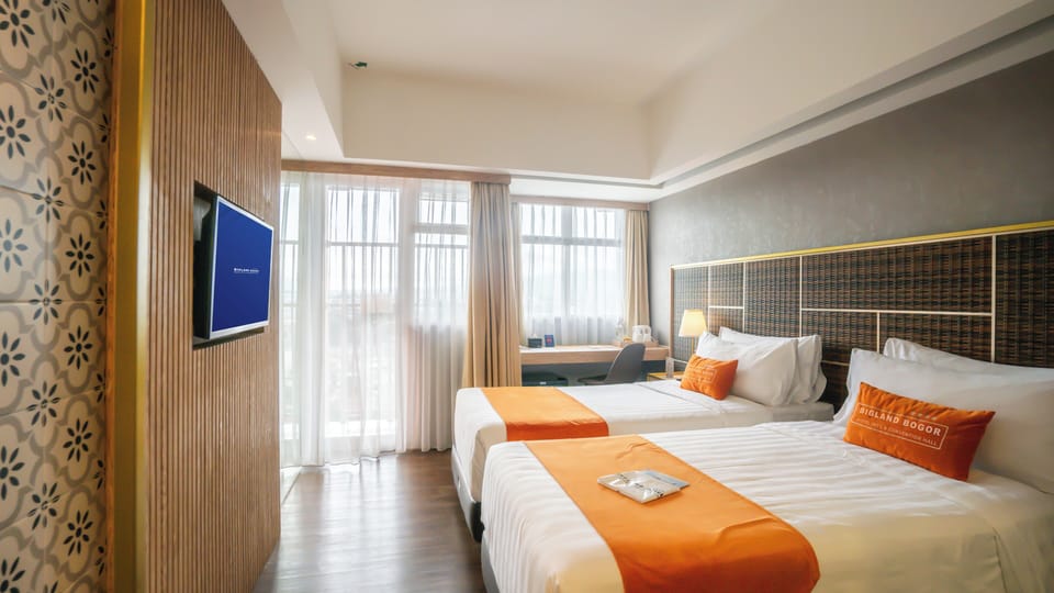 Deluxe Twin Balcony | In-room safe, desk, free WiFi, bed sheets