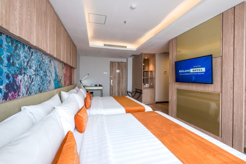 Family Room | In-room safe, desk, free WiFi, bed sheets