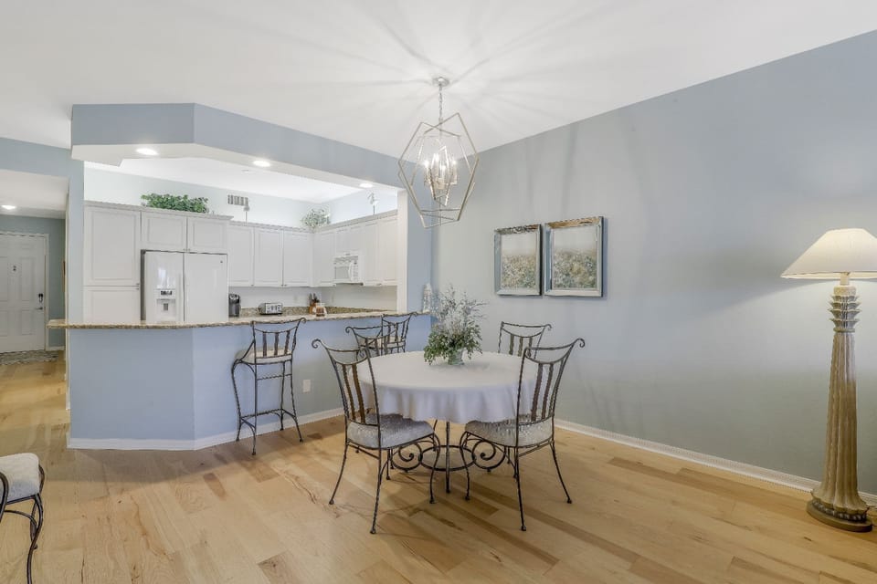 Dining to Kitchen