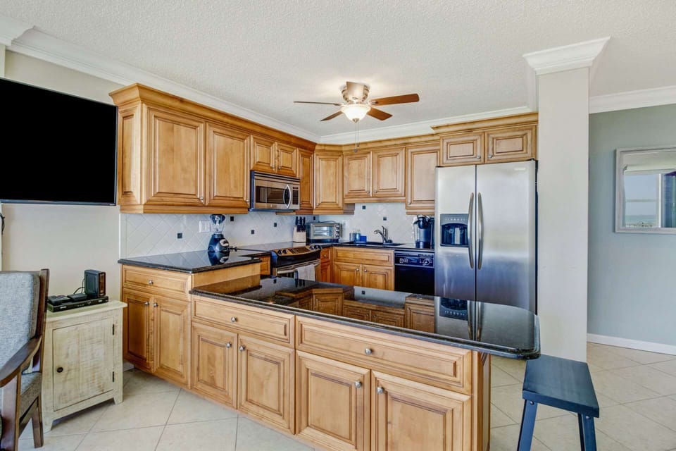 It will be a delight to prepare meals in the full kitchen, complete with granite eating bar and 4 barstools.