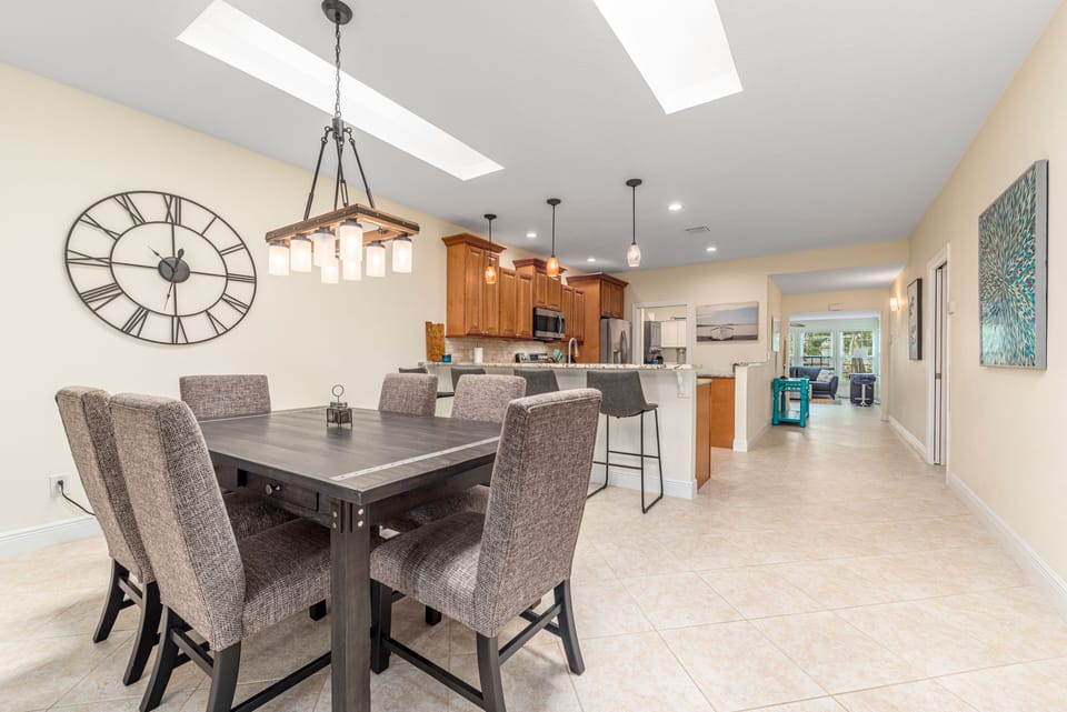Formal dining for 6