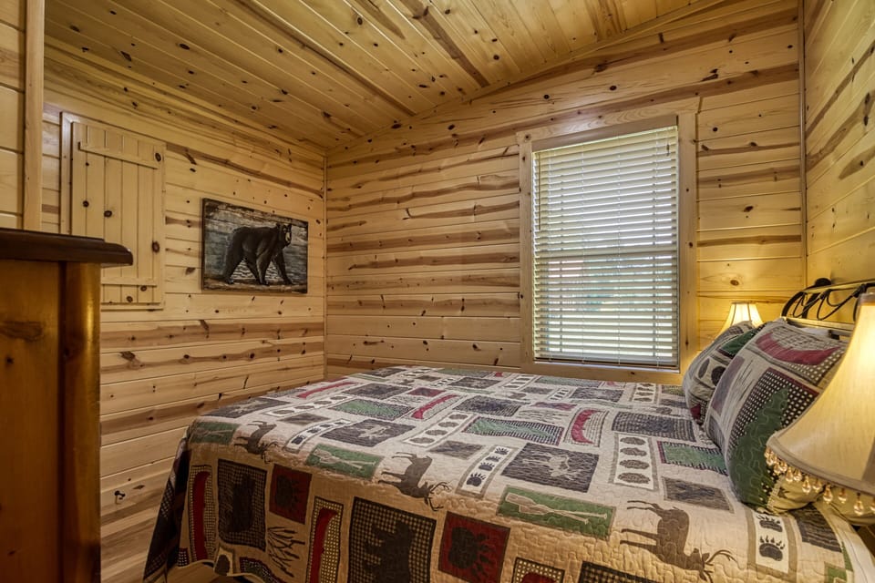 Cabin Close to Dollywood in Pigeon Forge "Dreams Come True" - Bedroom with queen size bed