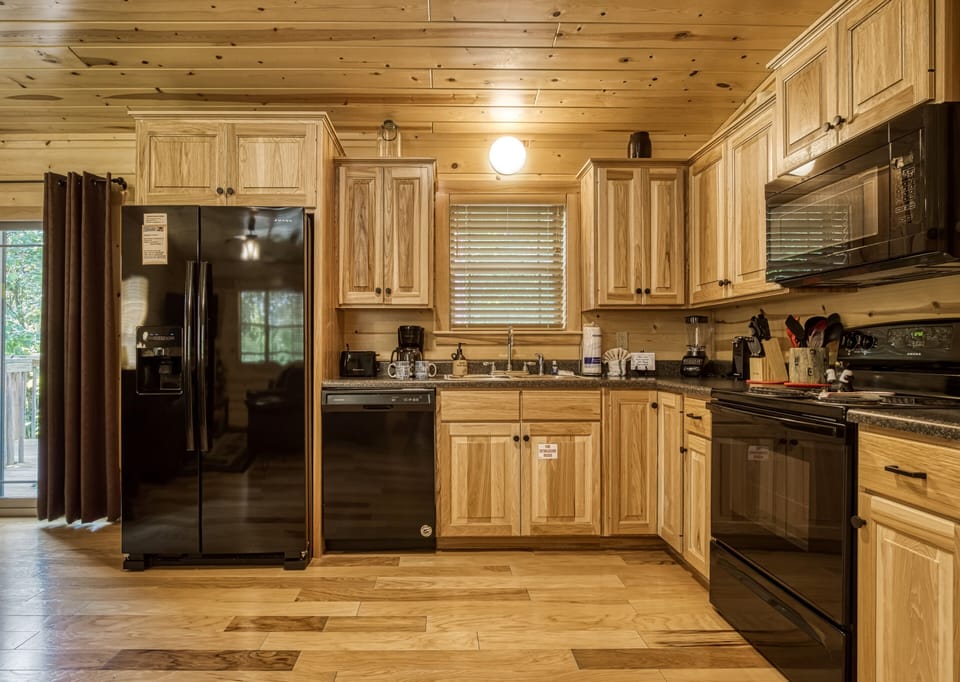Cabin in the Smokies "Dreams Come True" - Fully furnished kitchen