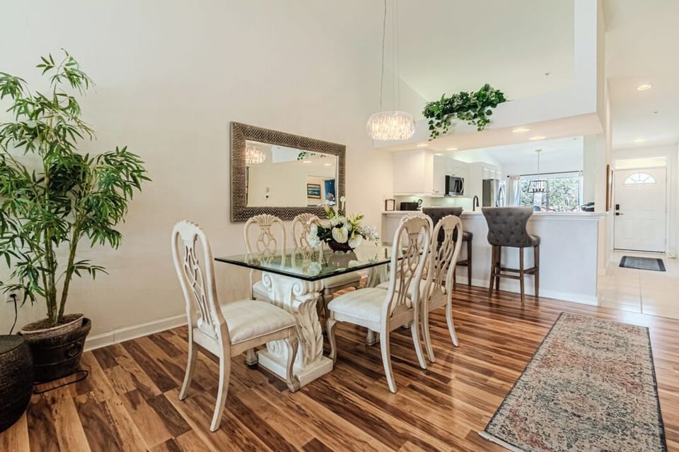 Indoor dining space, perfect for family meals or hosting guests.
