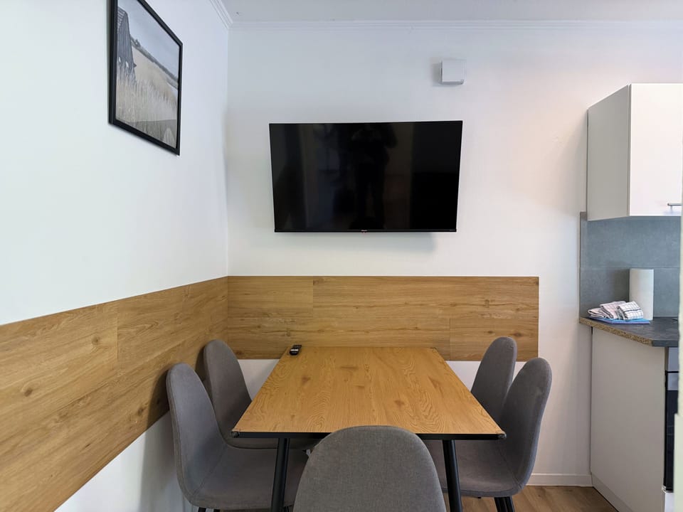 Standard Apartment, 3 Bedrooms | Private kitchen | Full-size fridge, microwave, stovetop, toaster