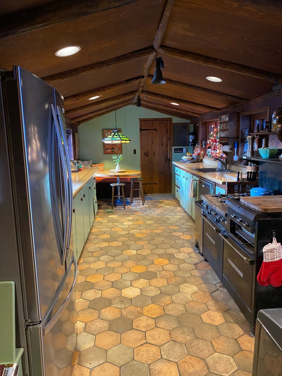 Kitchen: Garland Stove 