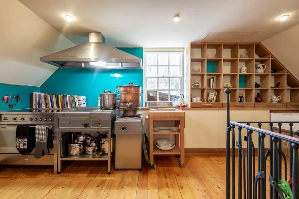 House | Private kitchen | Fridge, microwave, oven, stovetop