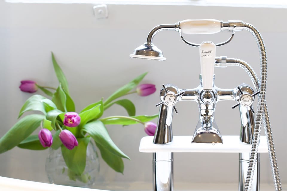 Arthur | Bathroom | Separate tub and shower, rainfall showerhead, designer toiletries