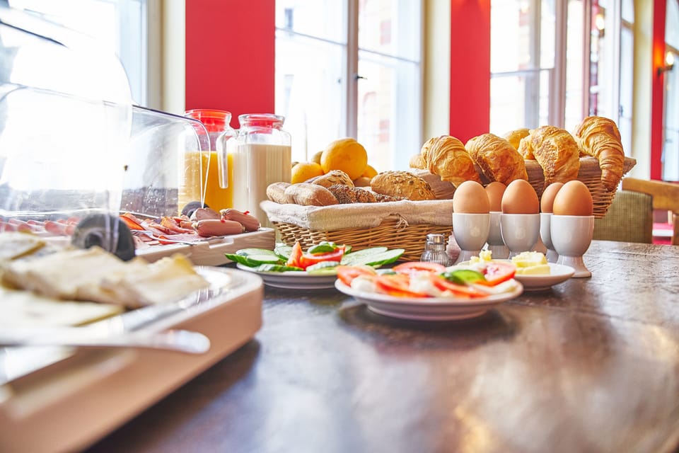 Daily buffet breakfast for a fee