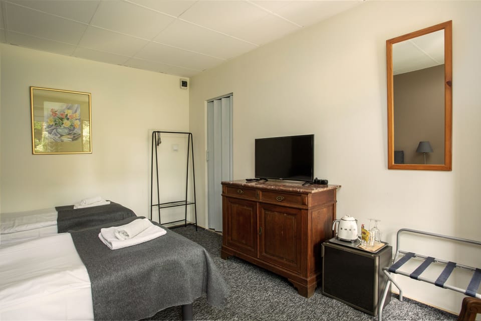 2 single beds