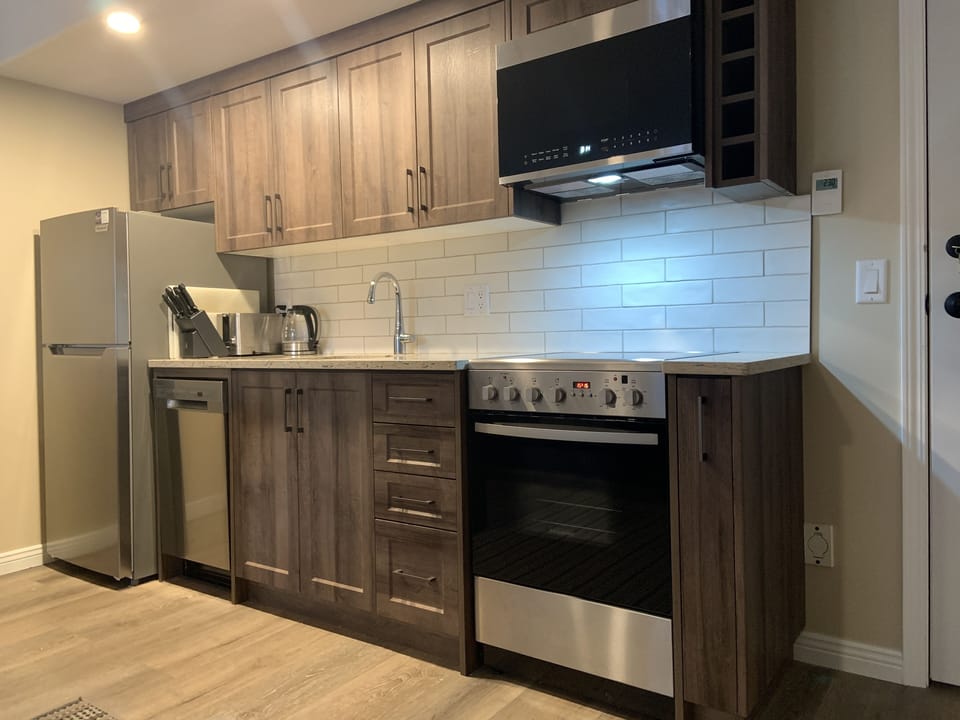 Full suite size kitchen