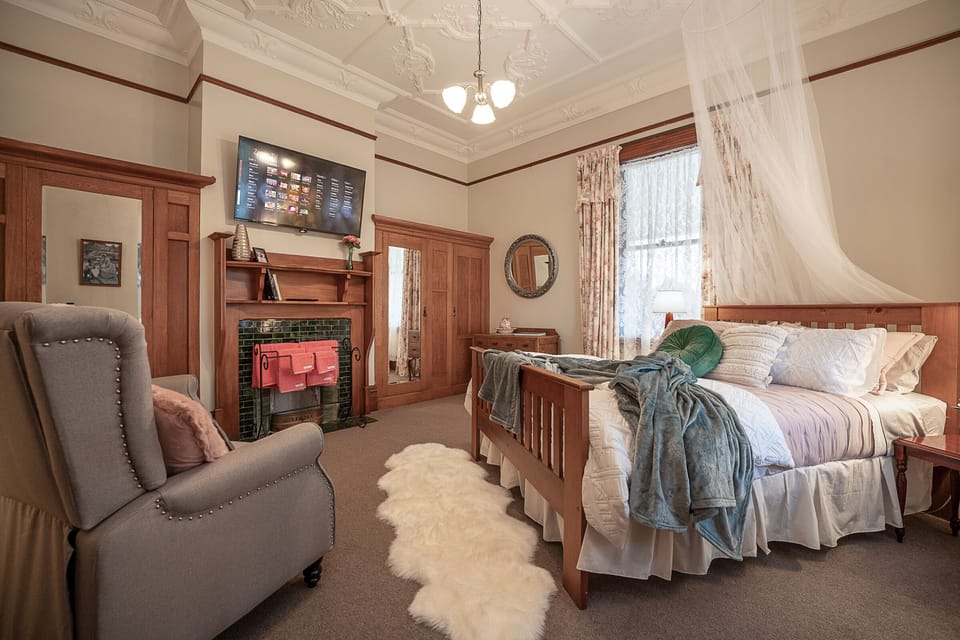 Luxury Double Room (O'Malley Suite) | Egyptian cotton sheets, premium bedding, free minibar
