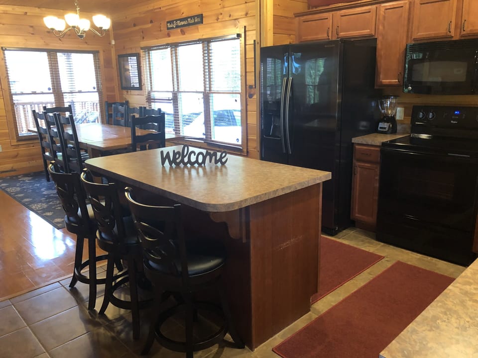 Kitchen Table for 10
Plus 3 Seats at the Island.