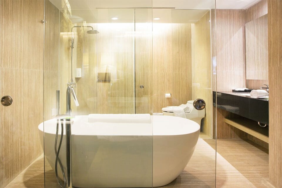 Junior Double Room, 1 King Bed | Bathroom | Shower, free toiletries, hair dryer (on request), slippers