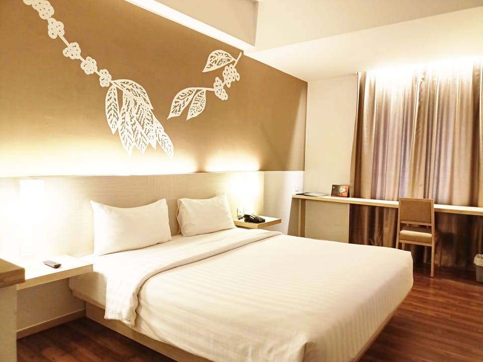 Superior Double Room, 1 Queen Bed | Desk, laptop workspace, blackout drapes, WiFi (free)